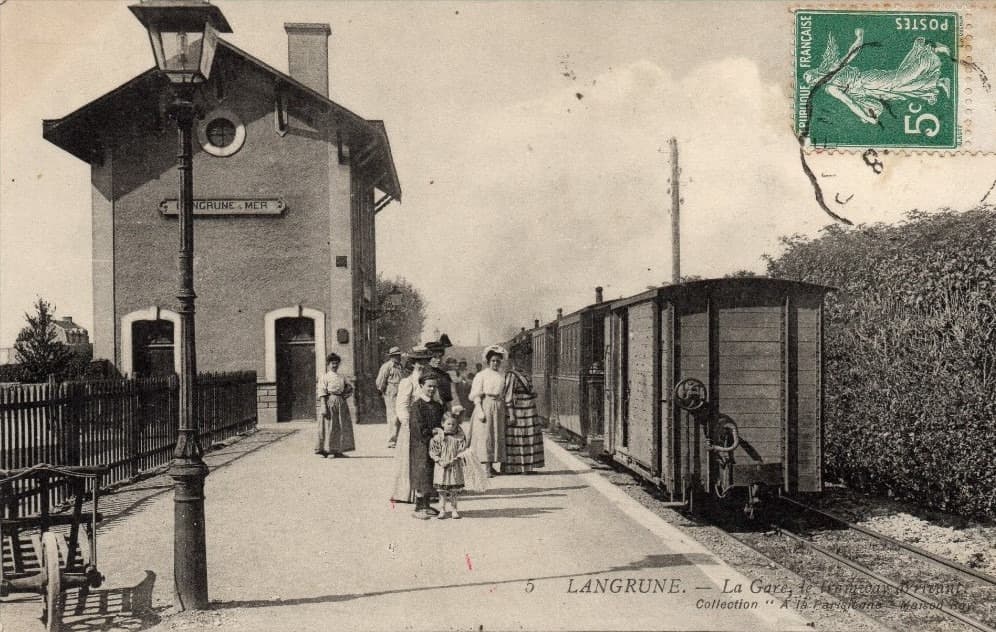 Aire de stationnement camping-car – Colonel Harivel - foto 1