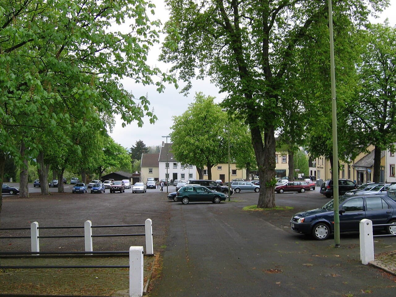 Wohnmobilstellplatz Markt-& Messeplatz Hillesheim - foto 1