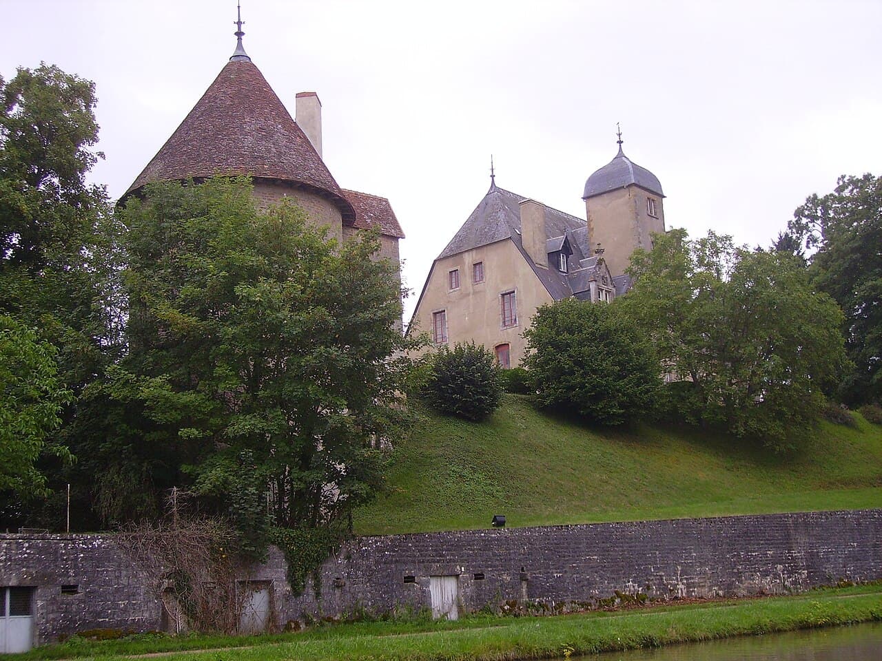 Aire camping-cars Châtillon-en-Bazois Rue du Canal - foto 1